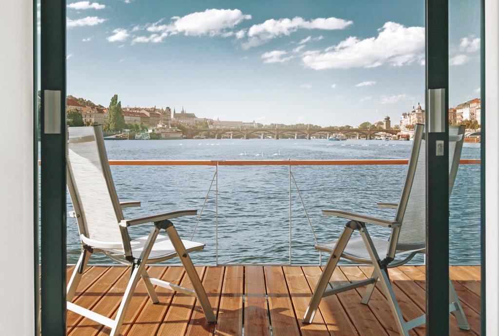 Vipliving Houseboat Hotel Praga Exterior foto